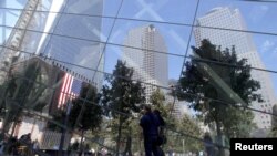 纪念碑旁边的911博物馆修建停工