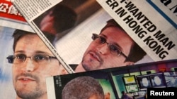 Según informes periodísticos que citan a funcionarios del servicio exterior ruso, Edward Snowden solicitó asilo político en Rusia.