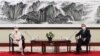 美国副国务卿谢尔曼在天津与中国外长王毅会面。（2021年7月26日）