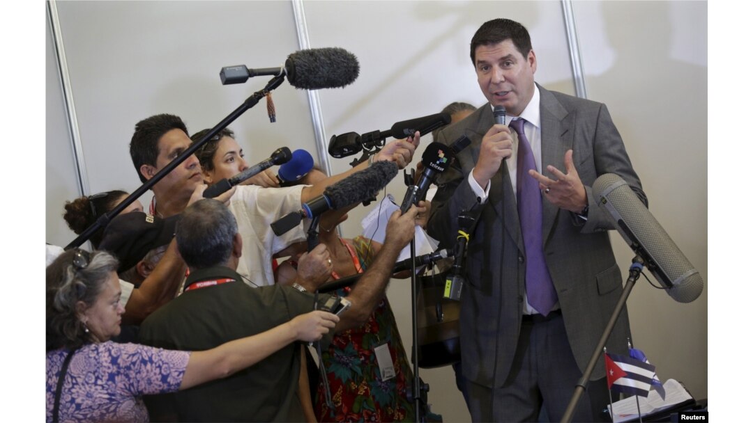 U.S. telecom Sprint Corp Chief Executive Marcelo Claure talks to the media in Havana, Cuba, Nov. 2, 2015.