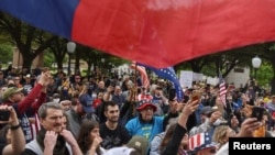 18 Nisan 2020 - Austin, Texas'ta Corona virüsü salgını nedeniyle uygulanan kısıtlamaların uzatılması protesto edildi