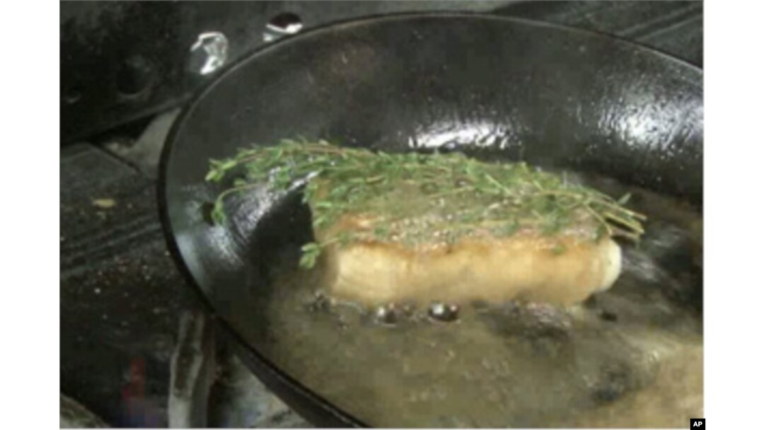 Many cooks consider cast iron to be an ideal heat conductor, which heats evenly and consistently.