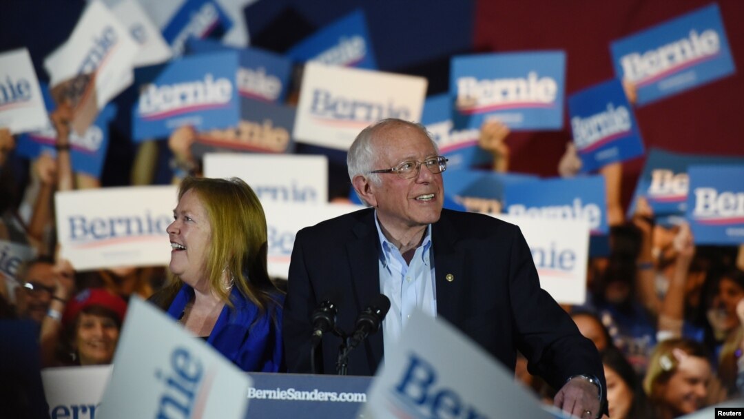U.S. Democratic presidential candidate Senator Bernie Sanders celebrates with his wife Jane after being declared the winner of the Nevada Caucus while holding a campaign rally in San Antonio, Texas, Feb. 22, 2020. 