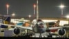 Chuyến bay AA292 của American Airlines trên đường từ New York đến New Delhi đã quay đầu lại trên Biển Caspi hôm 23/2/2025, đậu trên đường băng của Sân bay Quốc tế Leonardo da Vinci ở Rome, Ý.