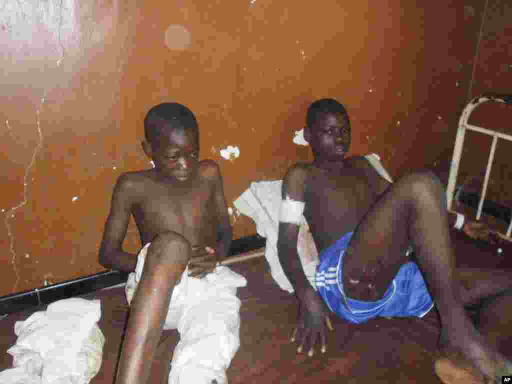 Nigeriya shimoli-sharqidagi Potiskum shahrida suiqasd xurujida kamida 48 odam o'lgan, aksariyati o'quvchilar. Voqea o'rta maktabda sodir bo'lgan. Bomba bolalar bir joyga to'planganda portlagan.