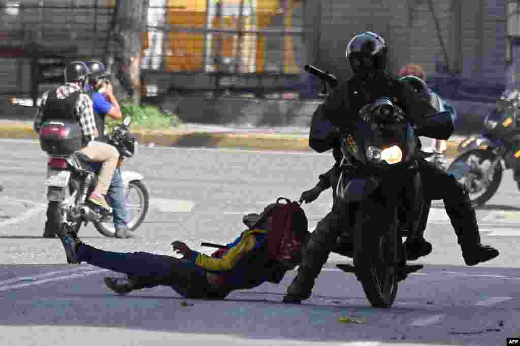 Members of the National Guard arrest an opposition activist during a demonstration against the government of Venezuelan President Nicolas Maduro, in Caracas, June 26, 2017.