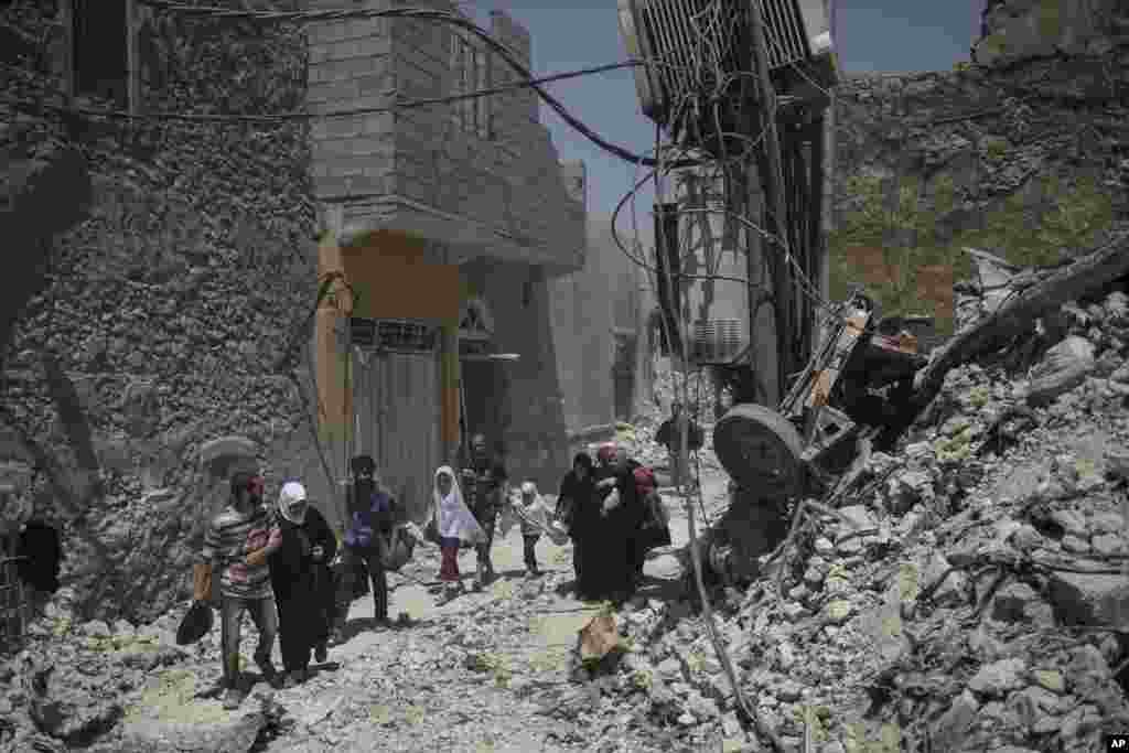 Iraqi civilians flee as Iraqi Special Forces move toward Islamic State militant positions in the Old City of Mosul.