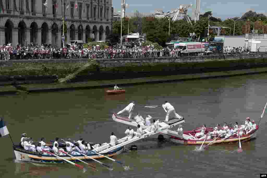 Crews take part in the traditional "joutes languedociennes" boat competition on the Nive River in Bayonne, south-western France, during the typically Basque Bayonne Festival (Fetes de Bayonne).