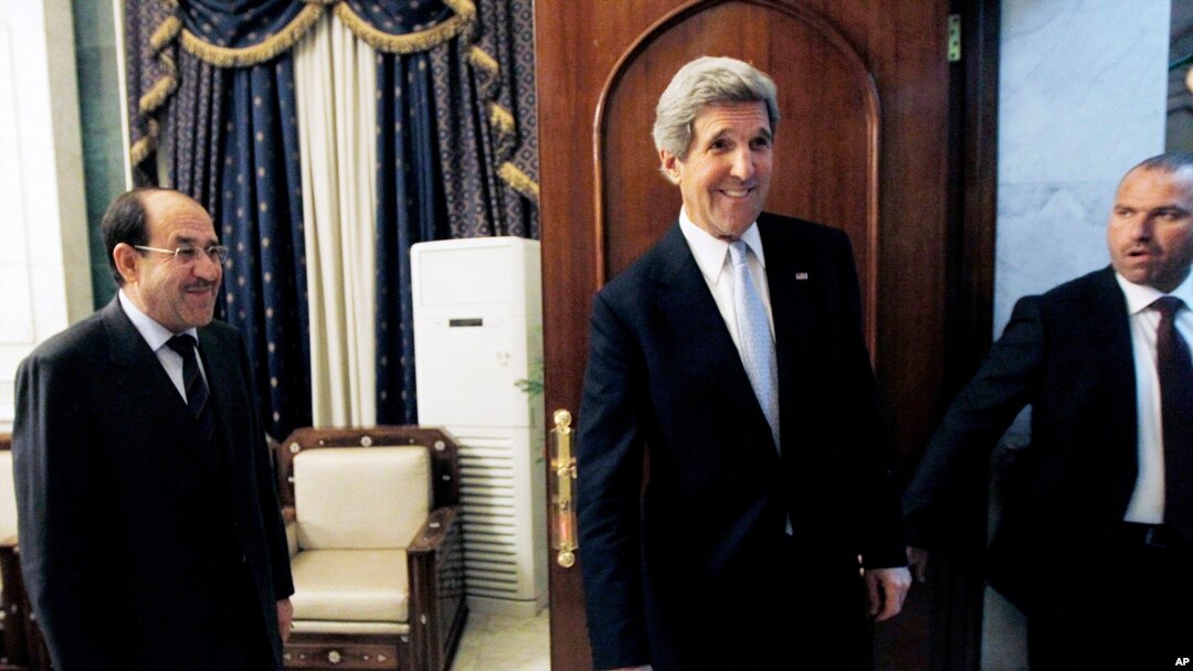 U.S. Secretary of State John Kerry, second right, leaves after meeting with Iraq's Prime Minister Nouri al-Maliki, left, in Baghdad, Iraq, March 24, 2013. 