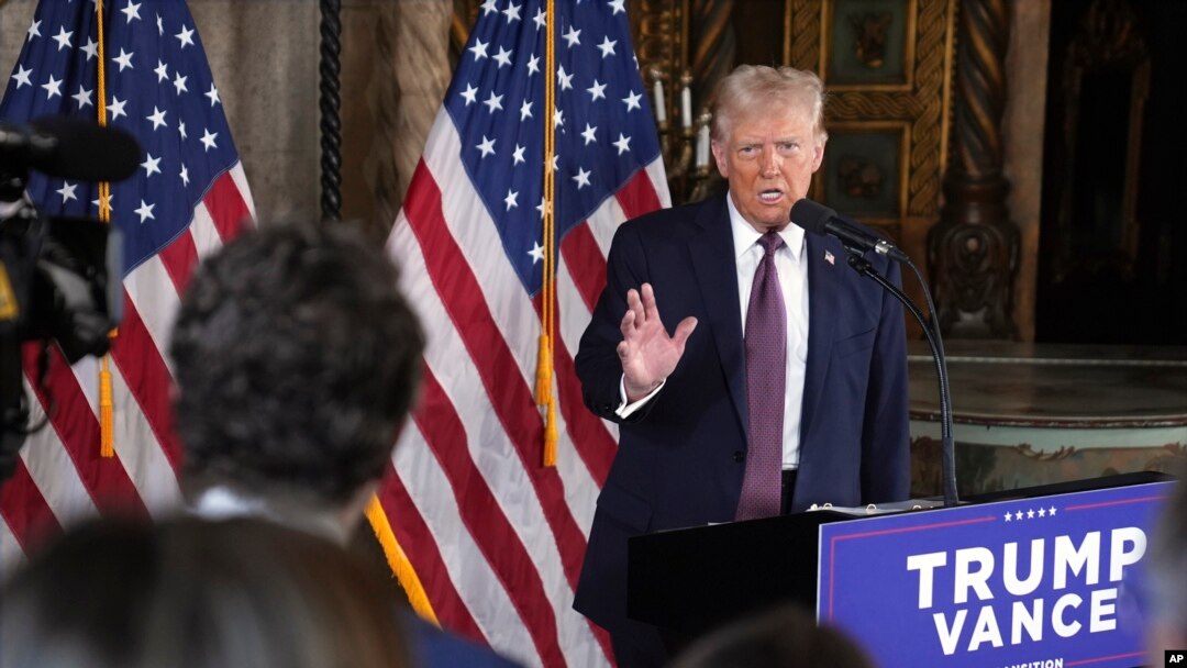 ရွေးကောက်ခံ အမေရိကန် သမ္မတ Donald Trump က ဖလော်ရီဒါက သူ့နေအိမ်မှာ သတင်းစာ ရှင်းလင်းပွဲ ကျင်းပနေစဉ် (ဇန်နဝါရီ ၇၊ ၂၀၂၅)