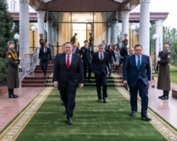AQShning O'zbekistondagi prioritetlarida o'zgarish yo'q, deydi Rozenblum, biroq hozirgi eng dolzarb masala koronavirusga qarshi kurash