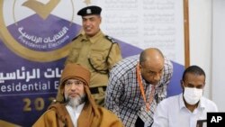 Liviya marhum rahbari Muammar Qaddafiyning o'f'li Sayful Islom Qaddafiy (chapda) ham nomzodlar orasida
