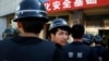 新疆乌鲁木齐警察集合，参加反恐演练。（2013年7月3日资料照）