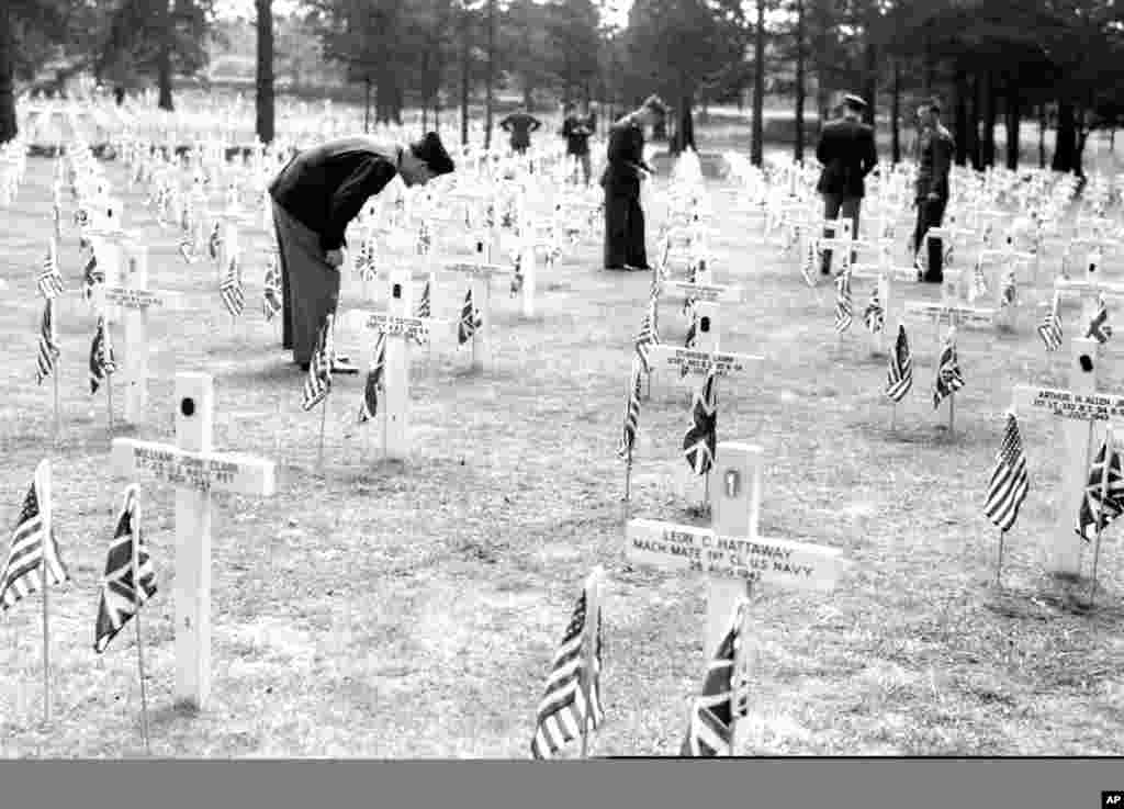 Amerika askarlari ko'milgan qabriston, Britaniya, 1945