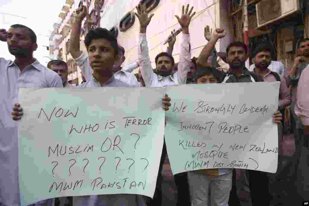 Pokiston aholisi Yangi Zelandiyada ikki masjid jamoatiga qarshi uyushtirilgan otishmaga qarshi norozilik namoyishga chiqqan. Karachi, Pokiston