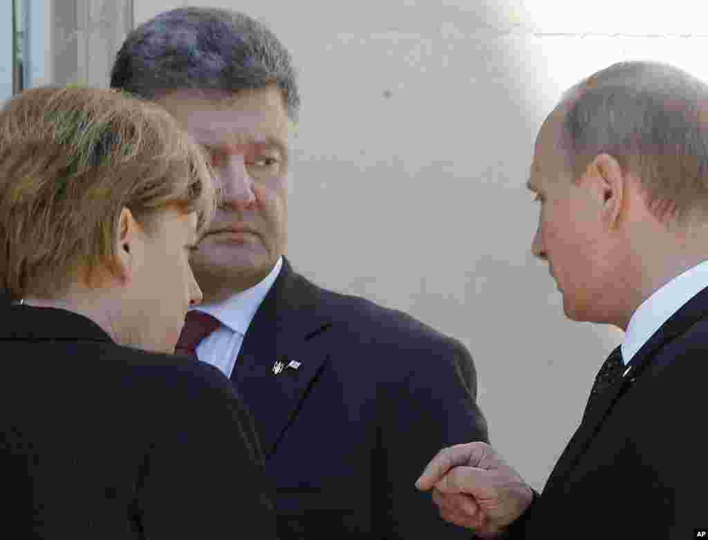 Fransiyada Rossiya rahbari Vladimir Putin va Germaniya kansleri Angela Merkel bilan, 6-iyun, 2014