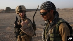 Hilmand vioyatida AQSh harbiylari bilan ishlagan afg'on tarjimon, 2009
