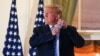 Ông Trump gỡ bỏ mask, bước ra balcony Tòa Bạch Ốc sau khi trở về từ bệnh viện Walter Reed.