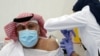 Saudiya Arabistonida aholi COVID-19 ga qarshi emlanmoqda, falastinliklar martgacha kutadi