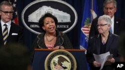 美国司法部长林奇等高官在记者会上谈论德国大众汽车公司的案子（2017年1月11日）