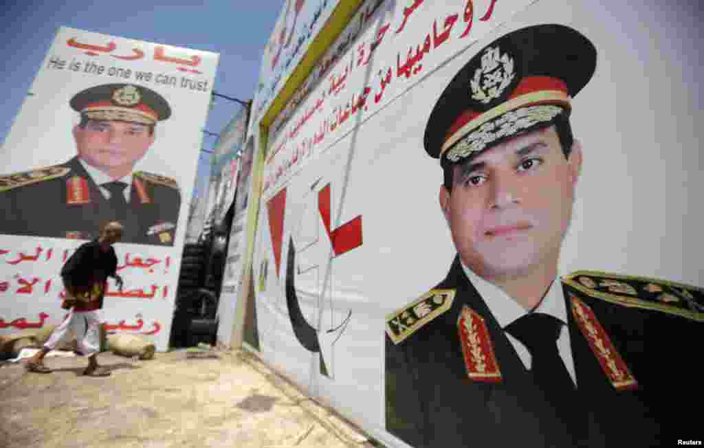 Misr ko'chalarida armiya rahbari, general Abdul Fattoh al-Sissiy suratlari.