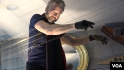 FILE - Musician and inventor William Close achieved the world record for longest stringed instrument for the 2014 performance on his Earth Harp in Singapore. (M. Sullivan/VOA)