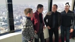 «Щедрик» на найвищій вежі Канади. Відео