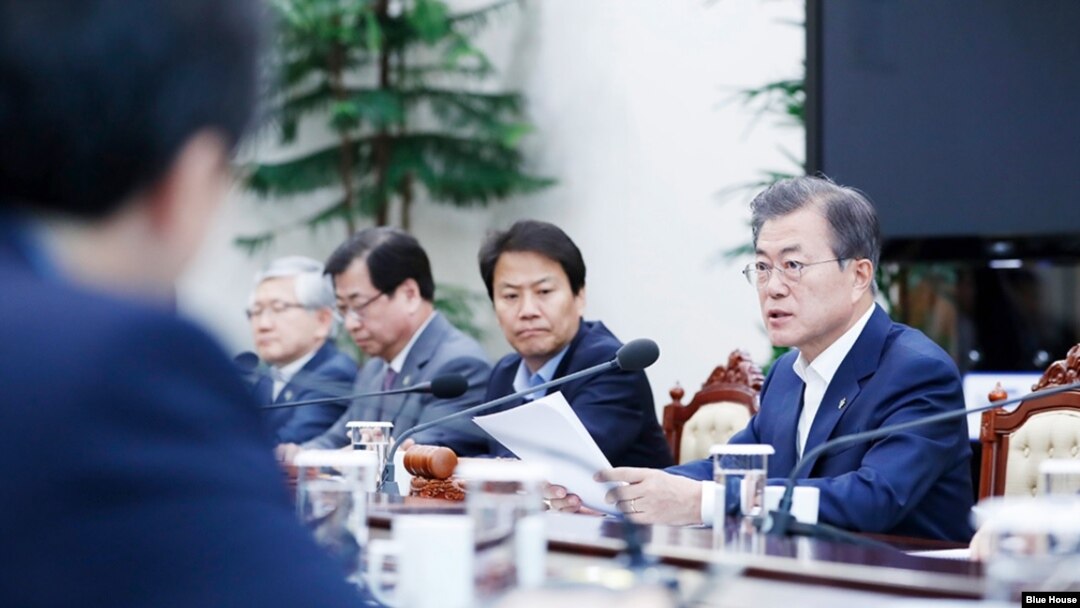 문재인 한국 대통령이 14일 한국 청와대에서 열린 국가안전보장회의(NSC) 전체회의에서 모두발언하고 있다. 청와대 사진제공. 