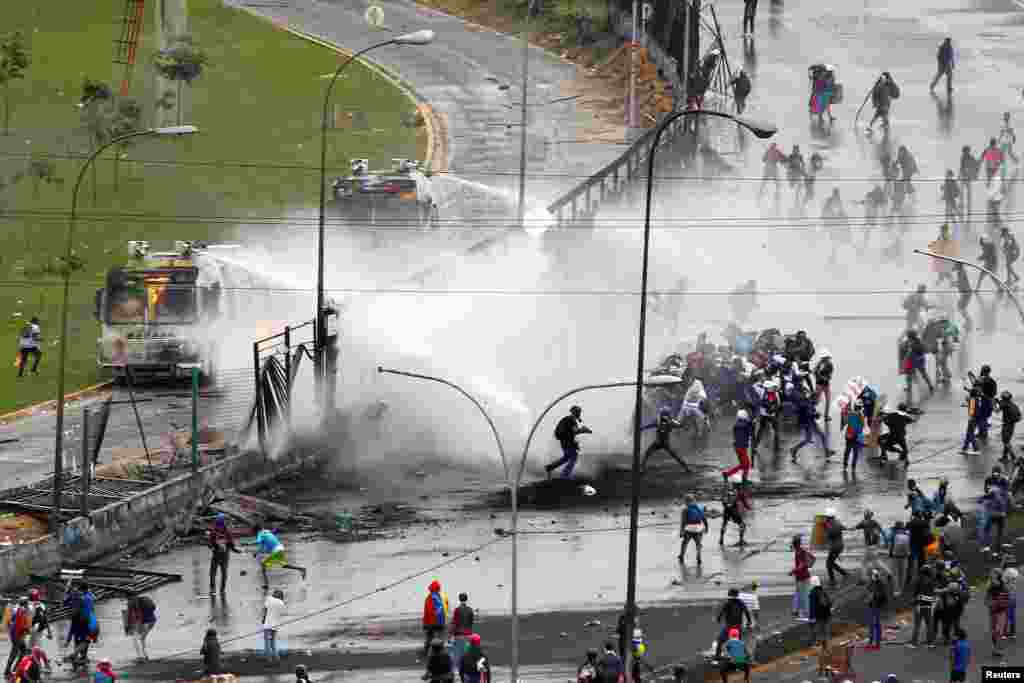 Riot security forces disperse demonstrators from the perimeter of an Air Force base during a rally against Venezuela's President Nicolas Maduro's Government in Caracas, June 24, 2017.