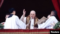 Papa Francis atoa hotuba yake ya siku ya Krismasi Urbi et Orbi mjini Vatican