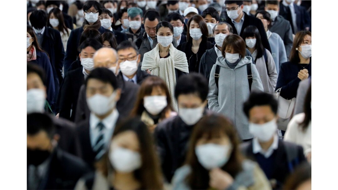 People wear face masks at Shinagawa station during the rush hour after the government expanded a state of emergency to include the entire country following the coronavirus disease (COVID-19) outbreak, in Tokyo, Japan, April 20, 2020.