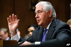 Davlat kotibi Reks Tillerson Rossiya bilan til topishish muhim deb hisoblaydi. U qonunchilarni shoshmay qaror qilishga undamoqda.