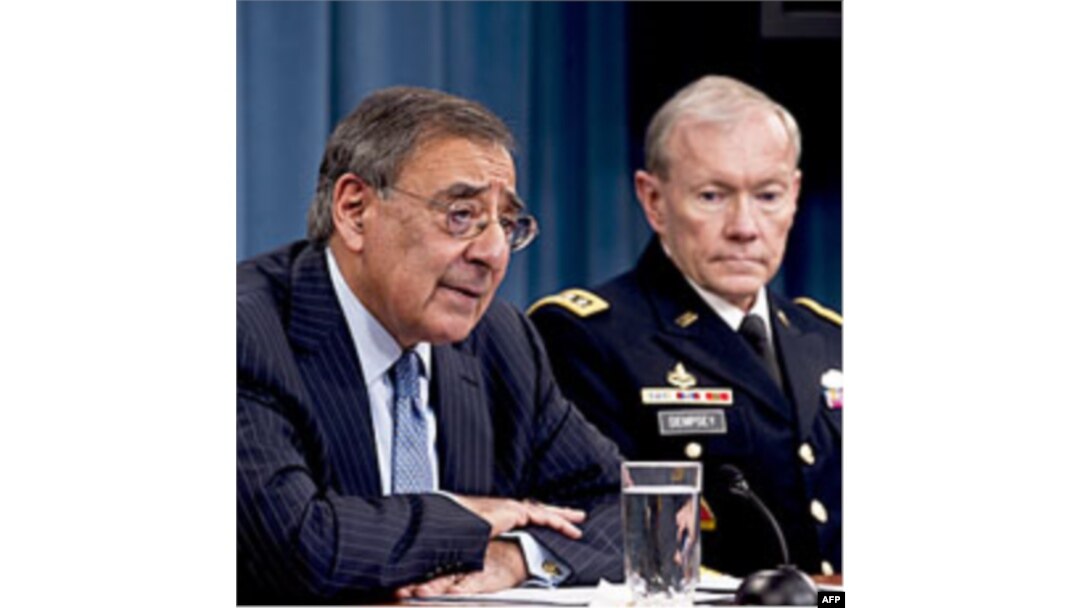 AQSh Mudofaa vaziri Leon Panetta va general Martin Dempsi, Birlashgan shtablar boshlig'i, Pentagon, 26-yanvar, 2012.