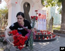 OITS qurbonlariga qo'yilgan yodgorlik, Kiyev