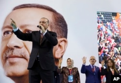 Rajab Toyib Erdog'an omma oldida
