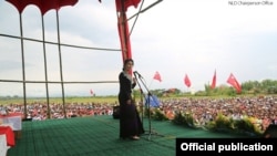 ဒေါ်အောင်ဆန်းစုကြည် ပူတာအိုခရီးစဉ်။ (ဓာတ်ပုံ/NLD Chairperson. May 23rd, 2015)