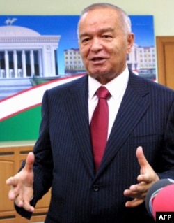 O'zbekiston televideniyesida mustaqillikka yetaklagan damlar haqida maxsus film havola etildi. Unda Islom Karimov milliy qahramon sifatida gavdalanadi.