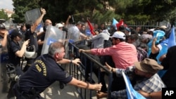 Xitoyning Anqaradagi elchixonasi oldida namoyish ur-yiqit bilan tugadi