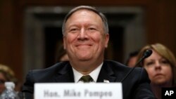 Mayk Pompeo AQSh Senati oldida 