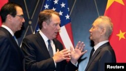 美国贸易代表莱特希泽和财政部长姆努钦 2019年7月31日在上海与中国副总理刘鹤交谈。