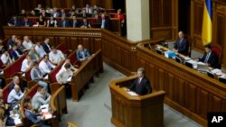 Prezident Petro Poroshenko parlamentda so'zlamoqda