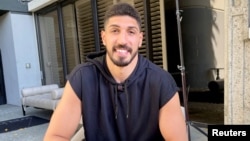 "Boston Celtics" basketbol jamoasi o'yinchisi Enes Kanter
