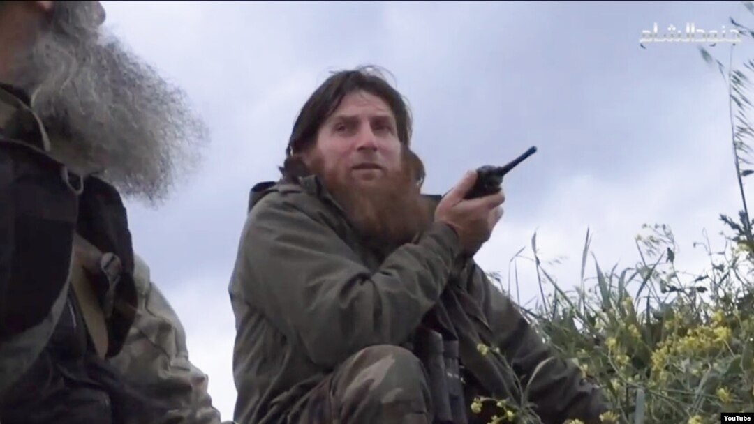 "YouTube" orqali tarqalgan videodan olingan Al-Shishaniy tasviri. 2015-yil aprel. 