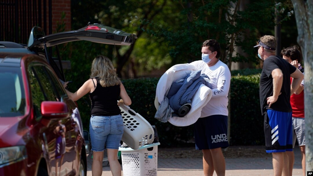 Students and parents begin to move student's belongings out of Bragaw Hall at N.C. State University in Raleigh, N.C., Aug. 27, 2020. 