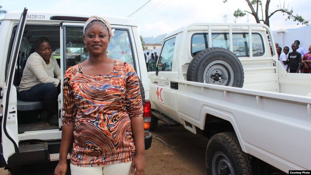 Fatmata Sowa, 28, is among the few women who've joined the Red Cross safe and dignified burial teams in Sierra Leone. ( Lisa Pattison / IFRC)