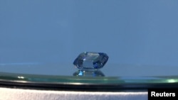 RARE BLUE DIAMOND "THE DE BEERS CULLINAN BLUE" 