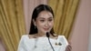 패통탄 친나왓 태국 신임 총리가 18일 마하 와찌랄롱꼰 국왕의 승인 후 기자회견을 하고 있다. 