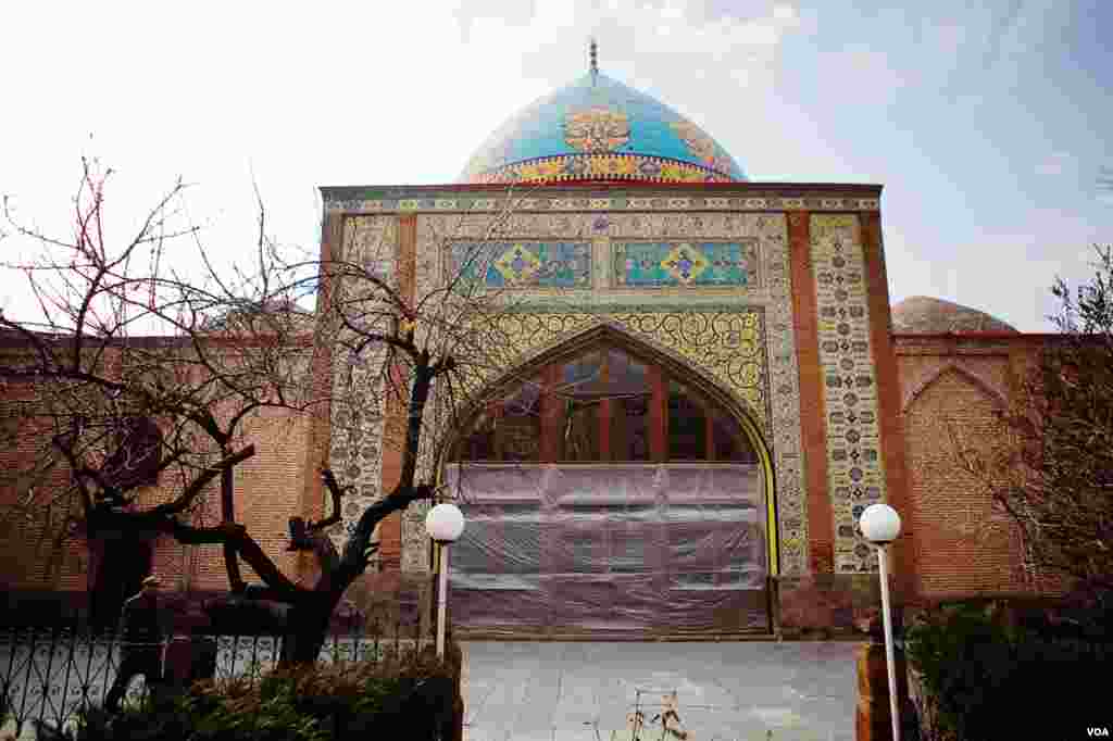 Yerevanda 1760-yillarda bunyod etilgan Ko&#39;k Machit 1990-yillarda Eron moliyaviy qo&#39;llab-quvvatlovida remont qilingan.