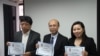 香港记协2019年4月16日公布最新的新闻自由指数报告。左起：记协主席杨健兴，中大新闻传媒学院教授苏錀机，港大民意研究计划助理总监彭嘉丽。 （美国之音记者申华 拍摄）