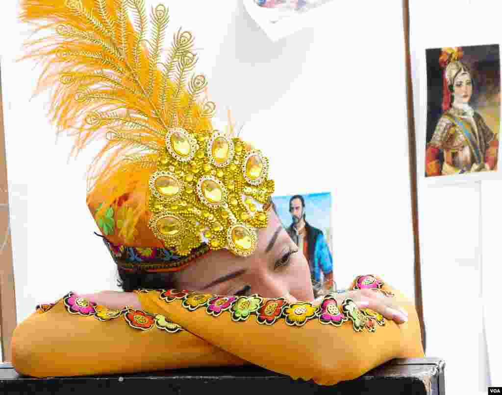 Vashingtonda Uyg'ur madaniy festivali. Tadbirdan so'ng jamoa Xitoy elchixonasi qarshisida norozilik namoyishi o'tkazdi, Vashington, 3-avgust, 2014-yil. Odil Ruzaliev surati